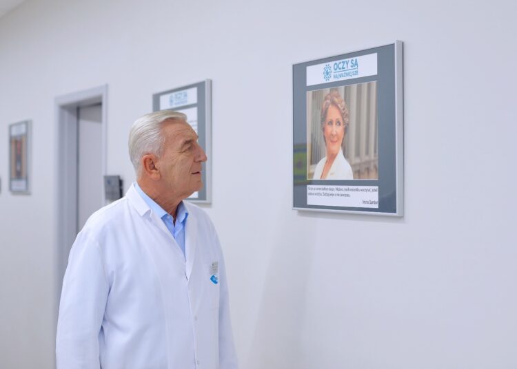 Prof. Jerzy Szaflik wraz z wypowiedzią Ireny Santor w ramach akcji "Oczy są najważniejsze"