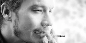 Palacze cierpią na AMD nawet 6 razy częściej, a prawdopodobieństwo rozwoju zaawansowanej (mokrej, wysiękowej) postaci choroby jest u nich nawet 10 razy większe.