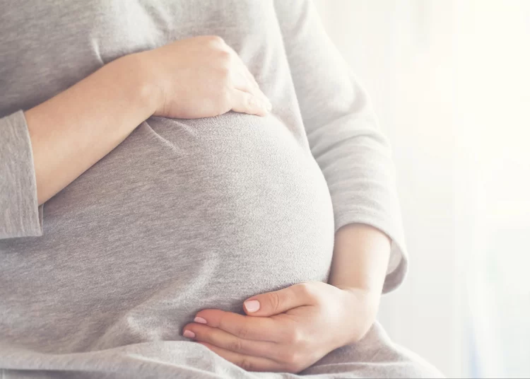 Krótkowzroczność i nadwzroczność, niezależnie od wielkości wady, same w sobie nie stanowią przeciwwskazania do porodu naturalnego.